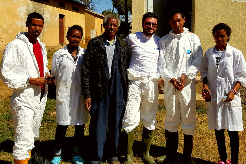  ©-Michele-Schiavitto-Asmara-il-dott.-Schiavitto-con-un-gruppo-di-tecnici-eritre